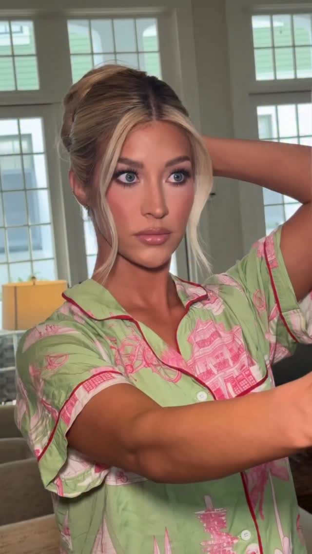 Lauren’s rehearsal dinner glam 💞 All the products used listed below:
@firstaidbeauty Facial Radiance Pads
@charlottetilbury Magic Cream
@olehenriksen Peptide Lip Treatment
@dalba_global First spray serum
@nyxcosmetics Micro Brow Pencil
@narsissist Soft Matte Concealer in Crème Brûlée
@hudabeauty Powder to Set
@hourglasscosmetics & @natashadenona Palettes for shadow
@hourglasscosmetics Scattered Light Eyeshadow in Aura
@makeupbymario Eyeliner in Black and Perfect Brown
Lily Lashes in “Diamond”
@yslbeauty All Hours Foundation
@makeupforever Ultra HD Foundation Stick
@juviasplace Blushes - Pink Lady, Blush Lily
@macpro Mineralized Skinfinish Powder
Hourglass and @diorbeauty palettes for glow
@patricktabeauty Blushes in She’s a Doll & Just Enough
@morphe2 Continuous Mist Setting Spray
@onesize Powder Melt setting spray
@iconic.london Prep Set Glow Setting Spray
Lip combo- @makeupforever Endless Cacao , lipstick is @charlottetilbury Pillow Talk Fair mixed with the @juviasplace blushes, and then topped with @buxomcosmetics Kimberly Lip Gloss
#bridalmakeupartist #30amakeupartist #weddinghairandmakeup #bridalupdo #fullglammakeup