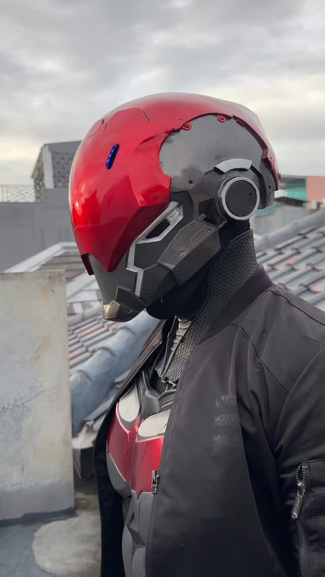 No edit, no effect, no music, just pure Masterpiece. Proudly present to you Red hood 2049 Cyber X, Only on Godofprops.com (see through the eye slit with led)
Grand launch with special price limited offer. Grab it fast, 18pcs slot only. #redhood #dc #dccomicsuniverse #dccomics #batman