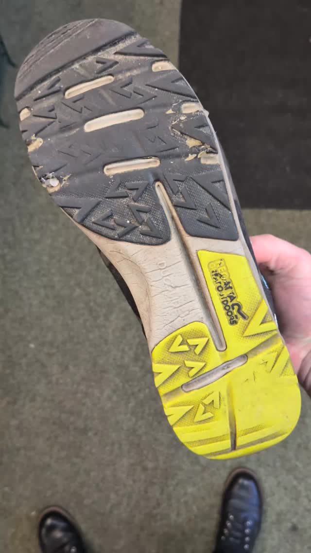 A fresh Vibram sole for these lightweight regatta boots to kick the week off
#vibramrepair #vibramsoles #trainerrepair #regattaoutdoors #cobbler