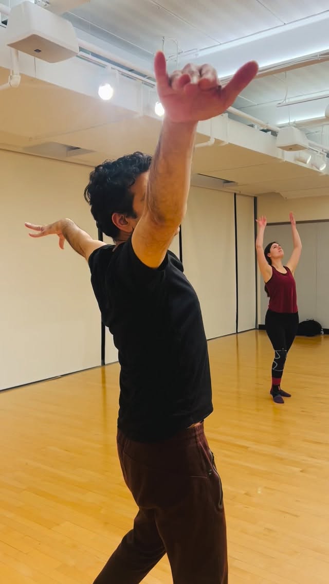 Looking to spice up your Wednesday nights with dance? Come join me in my Contemporary Fusion class at The Umbrella Arts Center in Concord, combining improvisation and choreography. Interested in performing? Stay tuned for my spring class, an 8-week series that will culminate in an informal showing. Link 🔗 in bio to my website with class details. Let’s dance! 💃 🕺
Music: “Submerse” (Blatta & Inesha Remix) by Raving George.
#dance #adultdanceclasses #beginnerdance #contemporarydance #concord