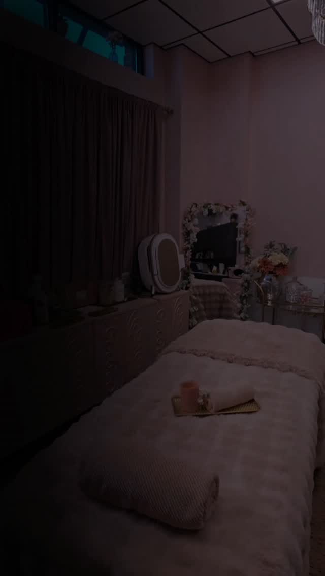 Sometimes your skin just needs someone to step in and say, “I got you.”
That’s where I come in. Let me take care of your skin with guided, curated skincare that’s designed specifically for you. No guessing, no trying a bunch of random products that don’t work. Just real treatments, real guidance, and a plan that helps your skin actually improve over time.
All you have to do is show up… and let me do what I do.
#TrustYourEsthetician
#CuratedSkincare
#SkinCareWithResults
#HealthyGlowingSkin
#EstheticianLife