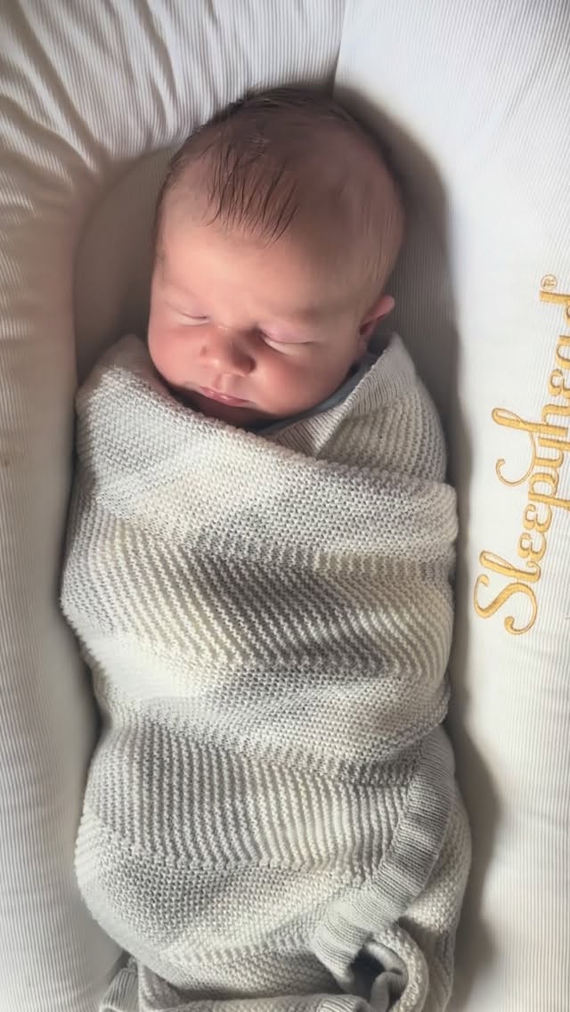 Your reminder that they don’t stay small forever, so you should book me to photograph their tiny toes & button noses sooner rather than later. 🤎