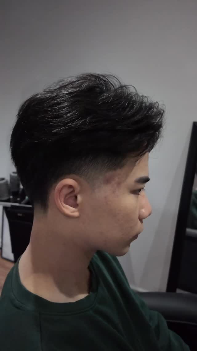 Is middle part still valid in 2026?
#torontobarber
#torontohairstylist
#etobicoke
#skintaper
#asianhair