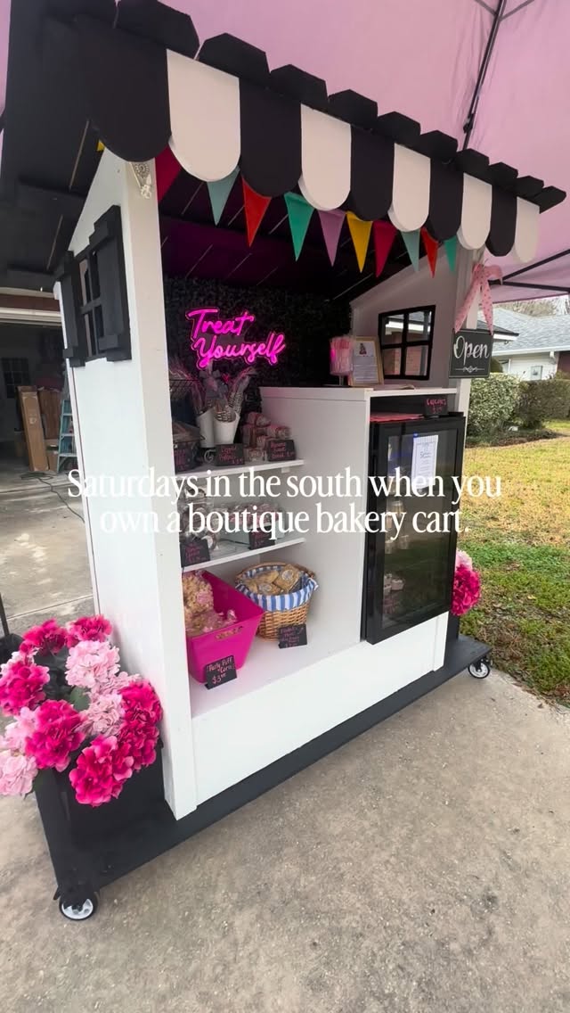 The bakery cart is out today! It may be a little cloudy here, but we’re definitely bringing the sunshine and plenty of sweet treats. ☀️🩷🧁
#smalltowngirl #boutiquebakery #homemade #homebaker #sweetstuff