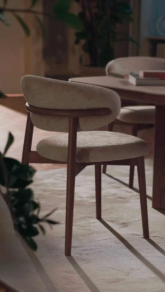 Designed by: Archirivolto
כיסא אולאנדרו הוא עיצוב שנשען על איכות חומרית בלתי מתפשרת ונוחות מעוררת השראה.
כתבו לנו אם אתם מעוניינים בפרטים נוספים או עקבו אחרינו לקבלת השראה.
.
הקולקציה המלאה ורשימת הסניפים מחכים לכם בקישור שבפרופיל שלנו: (Link in Bio) @calligaris_israel
www.turgeman.co.il
.
#קליגריס #דן_דיזיין_סנטר #עיצוב_פנים #ריהוט_איטלקי #calligaris