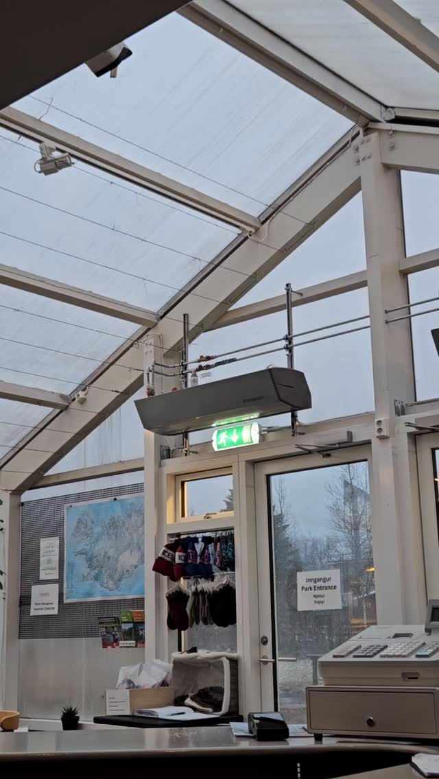 Pretty intense weather right now in South Iceland. Major thunder and lightning storm which is not common here, with hale/rain/snow. Please be careful while out and also while driving.
Check the weather here: en.vedur.is @safetravel_iceland
#visithveragerði #IcelandLife #weather #thunder #lightening