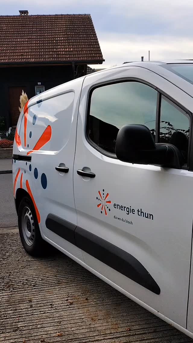 Umbeschriftung sämtlicher Fahrzeuge von Energie Thun. Einheitliches Design von Personenwagen bis zum Transporter.
Vielen Dank @energiethun für die angenehme und unkomplizierte Zusammenarbeit!
#werbetechnik #umbeschriftung #marketing #carwrapping #thun