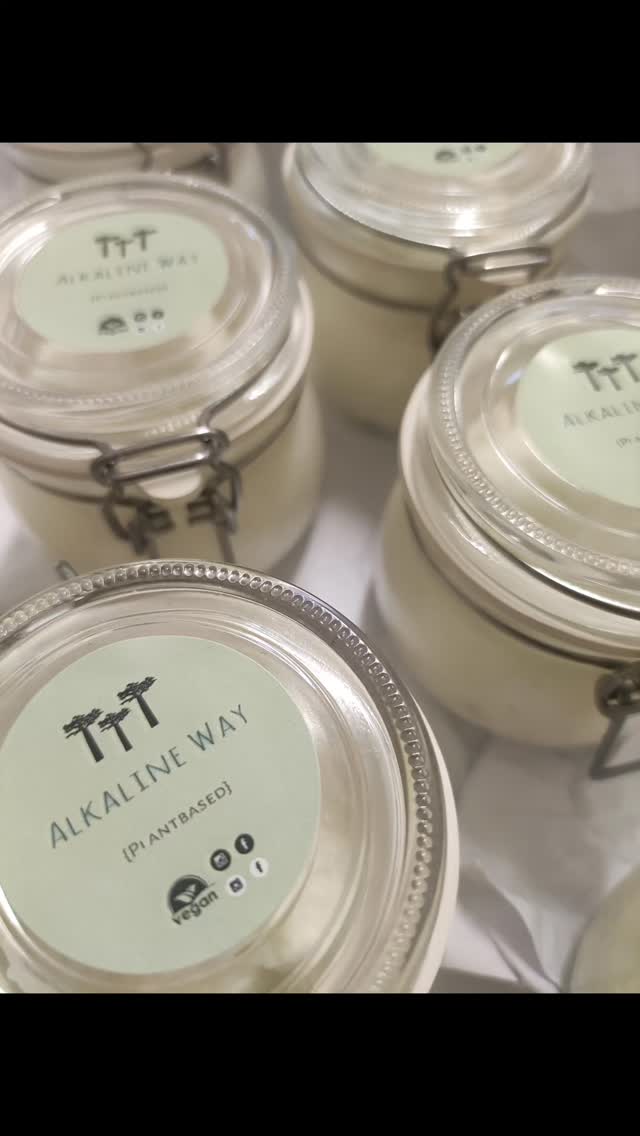 All over body butter made with only 3 ingredents
.
Literally melts in your palm!
.
Little goes a long way, helping your all over body butter last longer!
.
We only use the highest quality ingredients, cold pressed and organic!
.
Whipped to perfection every time!
.
link in bio to order yours!
.
.
.
#organic #alkalineway #whippedcream #softskin #cleanbeauty
