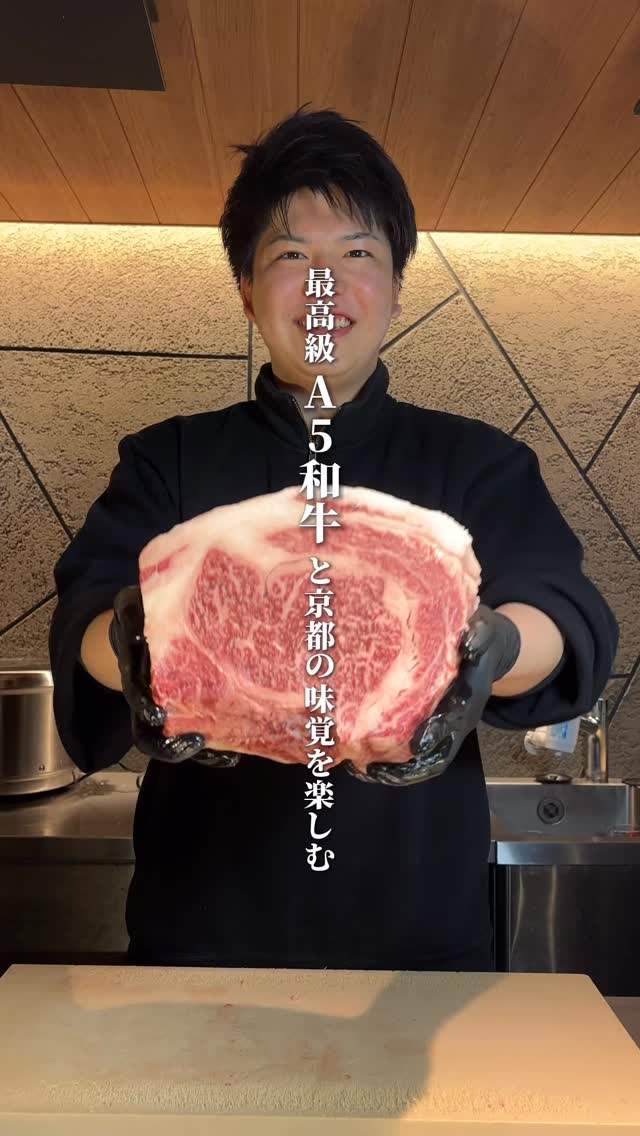 京都木屋町の夜にふさわしい、極上の焼肉体験を。
舌の上でほどける最高級A5黒毛和牛と、 京都の旬を味わい尽くす新コースのご案内です。
『京都和牛 特撰コース(全11品)』
一椀の和牛出汁から始まり、 旨味を極限まで引き出した「熟成厚切り上タン」、 店主の目利きが光る「本日の和牛希少部位 三種盛」。 そして、濃厚な卵黄を絡めていただく「和牛サーロイン 焼きすき」へと続く、 全11品で織りなす至福のストーリー。
締めくくりには、和牛の出汁が優しく香る 「炙り和牛の出汁茶漬け」をご用意しております。
溢れ出す肉汁と、香ばしい香り。 五感すべてで味わう、洗練されたひとときをお約束いたします。
京都和牛 特撰コース(全11品)
お一人様:10,000円(税込)
店名:焼肉マウム 京都木屋町店
ディナー営業↓
•営業時間:17:00〜3:00
【ディナー予約方法】
•電話
•DM
•プロフィールのURL
•住所:〒604-8021 京都府京都市中京区北車屋町265-1 UGKビル1F
•電話番号:+81-75-741-7011
阪急四条河原町駅・京阪祇園四条駅より、
徒歩5分と駅チカ
※駐輪、駐車場 近隣にコインパーキング有り ____________________________________________
An exquisite Yakiniku experience, perfect for an evening in Kyoto Kiyamachi.
We are delighted to introduce our new course, featuring the finest melt-in-your-mouth A5 Black Wagyu and the seasonal flavors of Kyoto.
"Kyoto Wagyu Omakase Course (11 Dishes)"
Beginning with a delicate Wagyu Dashi Broth, the journey continues with our umami-rich Aged Thick-Cut Premium Tongue, and a trio of Today's Selected Wagyu Rare Cuts, handpicked by our master chef. This blissful 11-dish culinary story then unfolds with our Wagyu Sirloin with Egg Yolk, Sukiyaki-Inspired.
To conclude, we have prepared our Seared Wagyu Dashi Chazuke, offering a gentle and comforting aroma of Wagyu broth.
Sizzling sounds, savory aromas, and rich flavors. We promise a sophisticated dining experience that will captivate all five of your senses.
■ Kyoto Wagyu Omakase Course (11 Dishes)
¥10,000 per person (tax included)
Restaurant Name: Yakiniku Maumu Kyoto Kiyamachi Branch
Dinner Service↓
* Hours: 17:00 - 3:00
:How to Reserve for Dinner:
* Phone: ☎
* DM
* Website
* Address: 〒604-8021 265-1 Kitaguruma-cho, Nakagyo-ku, Kyoto-shi, Kyoto UGK Building 1F, Japan
* Phone: +81-75-741-7011
#yakiniku #wagyu #京都焼肉 kyotofoodie 焼肉焼肉マウム