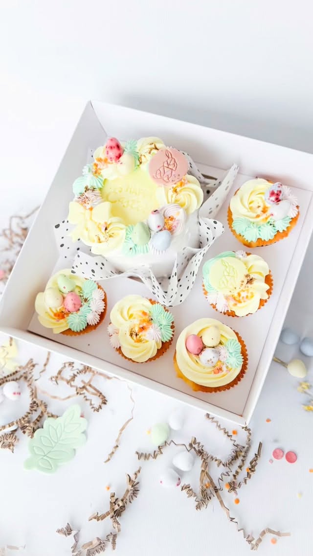 Zal ik jou het geheim verklappen van mijn bentotaartje!
.
.
Zo zonde zeg, al die voedsel verspilling voor een voorbeeld op de website!
.
Dit is wat ik van de week in mijn DM kreeg, toen de paasspecial online kwam…
.
Hierbij verklap ik een geheimpje, want niet alles wat je ziet is eetbaar😉😉!! En de rest, is lekker opgegeven door mijn kids en vriendjes…
.
#eerlijkbakken #nietallesiswathetlijkt #dummietaart #paasspecialglutenvrij #cakemehappyglutenfree