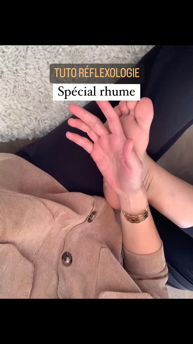 Tuto AUTO-RÉFLEXOLOGIE plantaire 🦶 spécial RHUME 🤧
Voici quelques gestes d’auto-stimulation pour soulager votre rhume.
Suivez bien les consignes 📋 :
- Chaque geste est à effectuer pendant 30 secondes ⏱️
- Les lissages et les pressions doivent être fermes mais surtout pas douloureux 👐
- Soyez détendu(e), adaptez les gestes comme vous le pouvez/voulez et chouchoutez-vous 🥰
- À faire sur chaque jour si besoin 😌
- Pour plus de précisions, n’hésitez pas à me contacter.
Un soin rapide, doux et efficace à faire soi-même pour se détendre dès que vous êtes enrhumée.
Tout bénef’ 🤩
_________________
✨ Réflexologie & énergies
🦶Soins de réflexologie plantaire
👐 Soin énergétique
🌈 Réveillez votre énergie intérieure, retrouvez un l'équilibre émotionnel & découvrez le pouvoir d'auto-guérison
🌿 Créatrice de soins doux & thérapeutiques, 100% personnalisés pour soulager les tensions, libérer l'esprit et promouvoir un bien-être global
📆 Réservez votre parenthèse de bien-être
#reflexologie #reflexologue #bienetre #mieuxvivre #therapie #nantes #reflexologienantes #endouceur #rhume #atchoum #soulagerlerhume #ciaolerhume