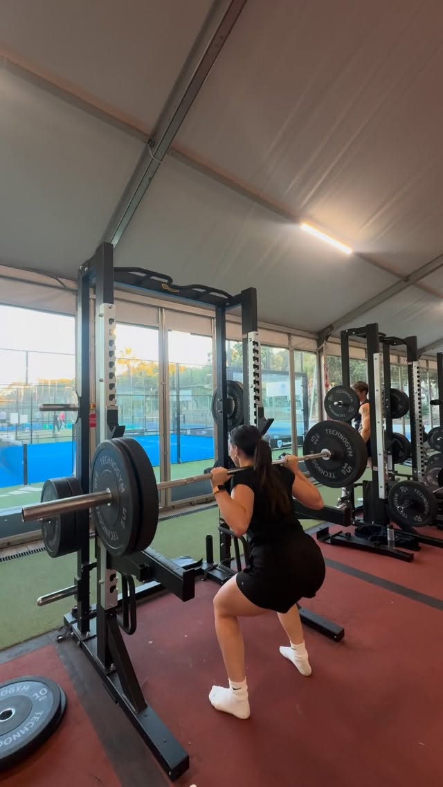 You’re fuelling every workout but still feel tired. 😴
You’re eating your pre-workout meal, hitting your post-workout protein, drinking your supps... but you’re still dragging through sessions and barely staying awake by 3pm.
Here’s what’s actually happening:
⭐️ You’re fuelling FOR your workouts but undereating the other 22 hours of the day.
⭐️ Your body doesn’t just need energy for that one training hour - it needs energy to RECOVER from it, rebuild tissue, regulate hormones, and you know... keep you alive. 🔋
This is the trap I see constantly:
➡️ Dial in workout nutrition ✅
➡️ Ignore baseline needs ❌
You’re eating like an athlete for 90 minutes and then you’re on a diet the rest of the day. Your body is exhausted because it’s running on fumes trying to repair what you just broke down in the gym. 💨
The fix isn’t more pre-workout. It’s eating consistently across ALL meals. Breakfast that actually fuels you. Lunch that doesn’t leave you starving by 2pm. Dinner that supports recovery. 🍽️
Start eating like you’re supporting an active body 24/7, not just 60 minutes in the gym. 💪