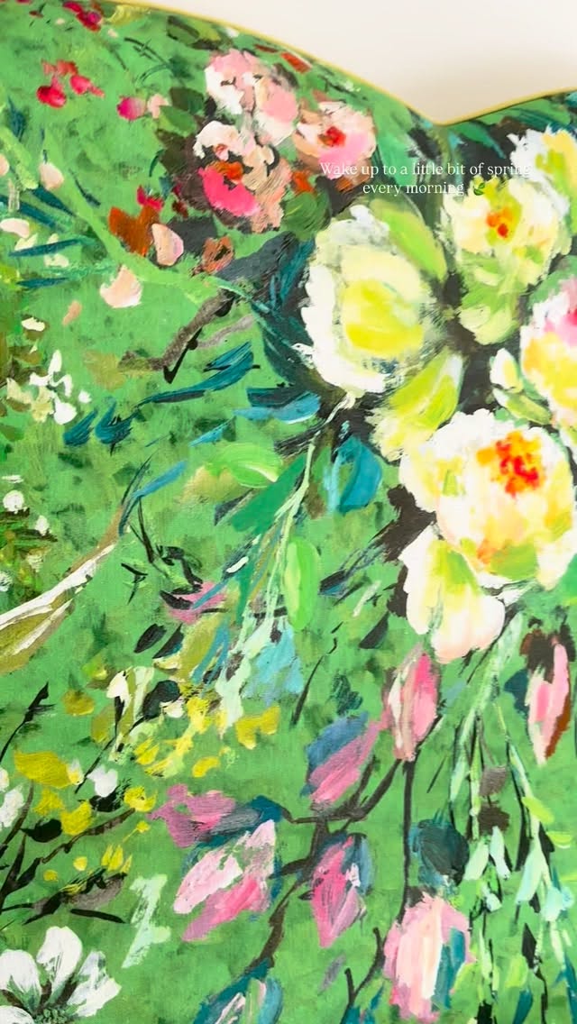 A cheerful bespoke headboard with matching cushions definitely brings the colours of spring indoors all year round! Handmade and fitted by us… you may have spotted the matching blind in our previous post too! 🍃
#petersilkofhelmsley #headboarddesign #interiorstyle #floraldécor #bedroominspo