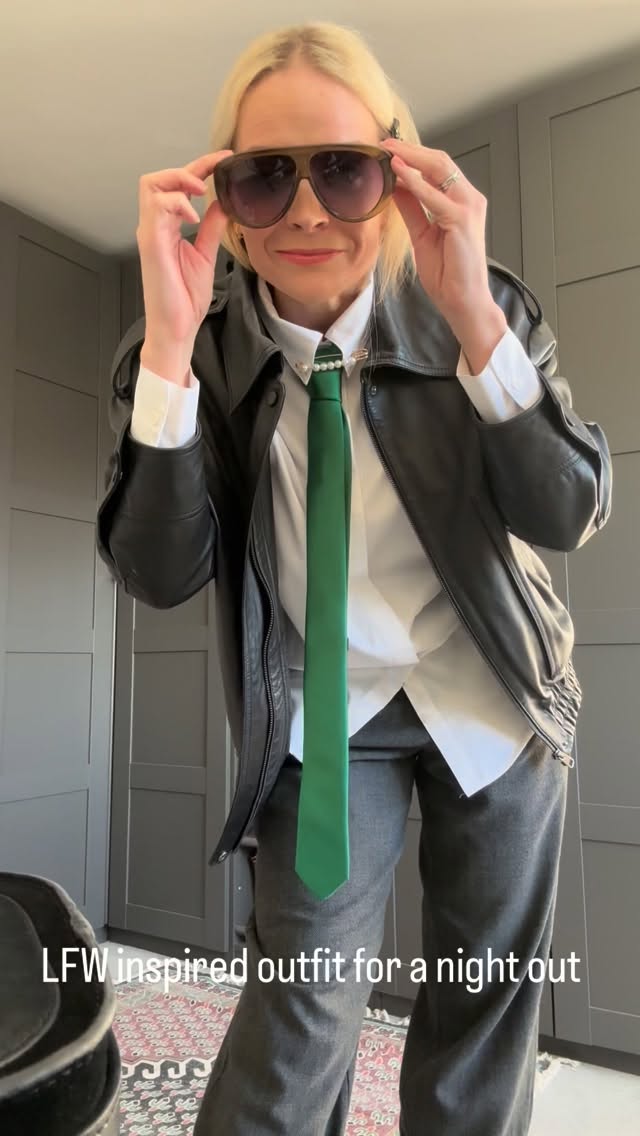 LFW inspired outfit 💚🖤. Love all the unique and gorgeous outfits I’ve seen this week for LFW. I gave up matching accessories years ago but here is some green accessories that add some fun pops of colour. What do you think?
#LFW #fashionpost #wiwt #ootd #green
Style - personal style - personal stylist - women’s style - styling - style inspo - personal styling