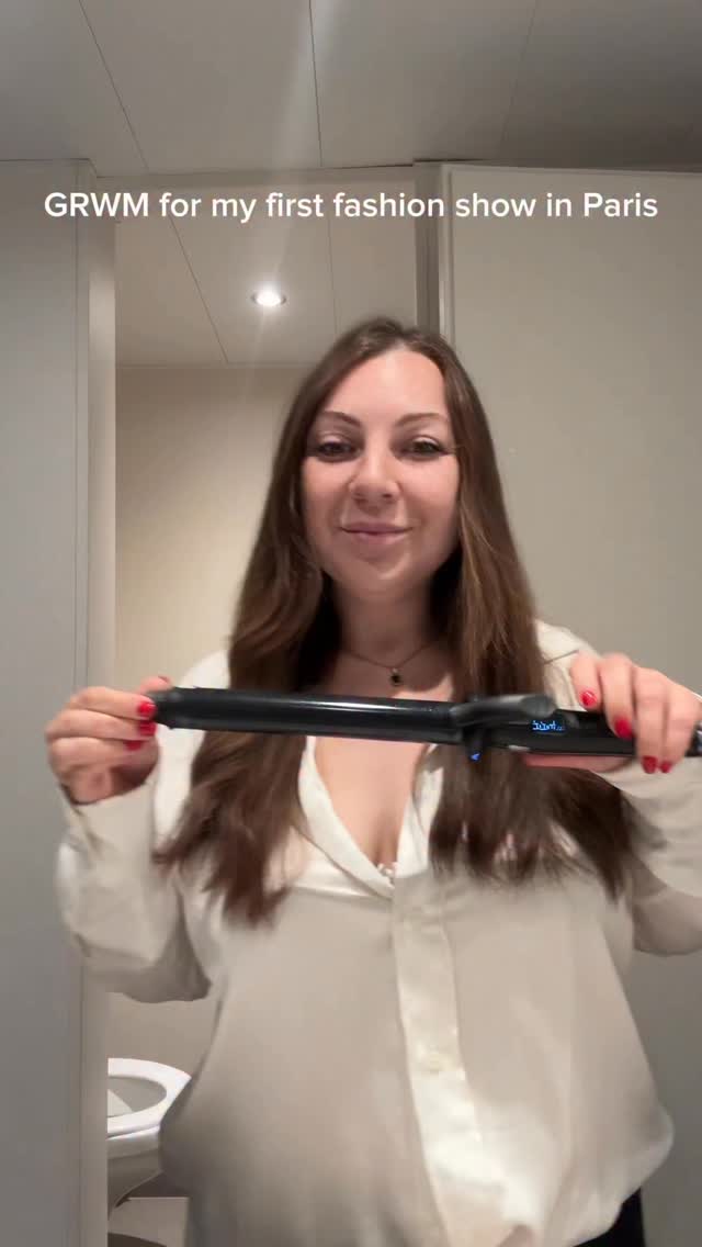 GRWM using my new @jrlprofessional hot tools and hair products by @natulique ✨ Can't wait to use these tools backstage! Thankful to get to be a part of something so special! 💗
#jrlprofessional #natulique #parisfashionweek #hairstylist