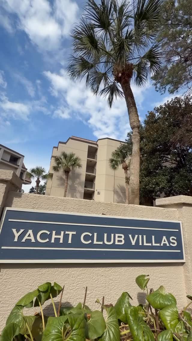 Harbor views that never get old ⛵️ ✨ this 3BR/3BA retreat sits in the heart of Shelter Cove - where sunrise coffees, sunset strolls, and waterfront living are just part of the stay. ☀️ #hiltonheadisland #sheltercoveharbor #vacationrentals #hiltonheadvacation #hiltonheadrentals #hiltonheadstay