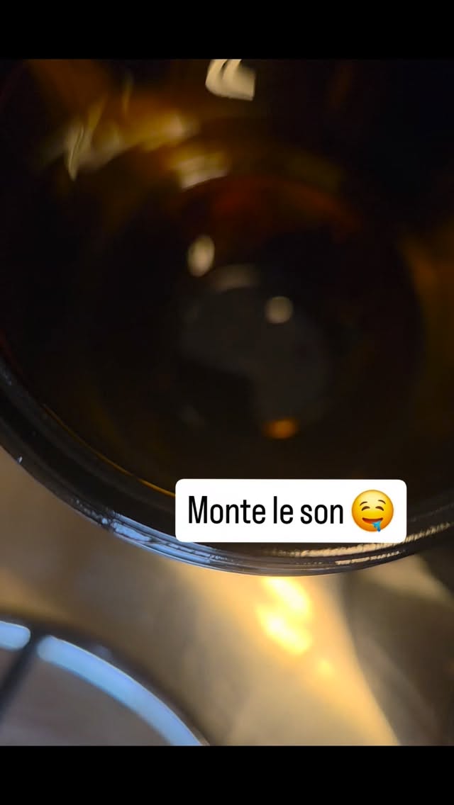 On sait, tu veux la goûter.
Mauvaise idée 😅
Chantilly Corporelle,
ADDICTIVE ! ( Pour la peau 😋)