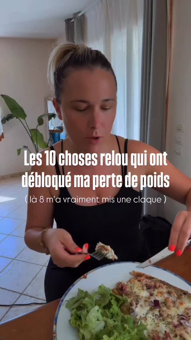 Pendant des années je pensais que pour perdre du poids il fallait juste manger moins et faire plus d’efforts.
En réalité… mon corps était bloqué.
Voici 10 choses “relou” mais qui ont débloqué ma perte de poids :
1️⃣ Manger un vrai petit-déjeuner pour réguler le cortisol
2️⃣ Arrêter de sauter des repas
3️⃣ Prioriser les protéines à chaque repas
4️⃣ Arrêter de diaboliser les bons gras
5️⃣ Stabiliser ma glycémie pour calmer les compulsions
6️⃣ Boire beaucoup plus d’eau pour drainer l’inflammation
7️⃣ Manger plus simple mais plus structuré
8️⃣ Comprendre que mes fringales étaient émotionnelles
9️⃣ Soutenir mon métabolisme avec des actifs ciblés
🔟 Réparer mon terrain hormonal avant de vouloir “maigrir”
Parce que la vérité que peu de femmes savent :
La graisse ne part pas quand le corps est en mode survie.
Cortisol trop élevé.
Inflammation.
Métabolisme ralenti.
Compulsions émotionnelles.
C’est exactement pour ça que j’ai créé la méthode Blossom 🌸
Une méthode complète qui agit sur tous les freins invisibles :
✔️ régulation du cortisol
✔️ détox + drainage intelligent
✔️ activation naturelle de la combustion
✔️ reprogrammation émotionnelle (auto-hypnose)
✔️ plan Human Blossom personnalisé
✔️ guide alimentaire structuré
Quand ces freins sautent…
la perte de poids devient naturelle et durable.
Si tu veux comprendre comment certaines femmes arrivent enfin à perdre du poids après des années de blocage…
Écris BLOSSOM en commentaire 🌸
et je t’envoie la présentation complète.