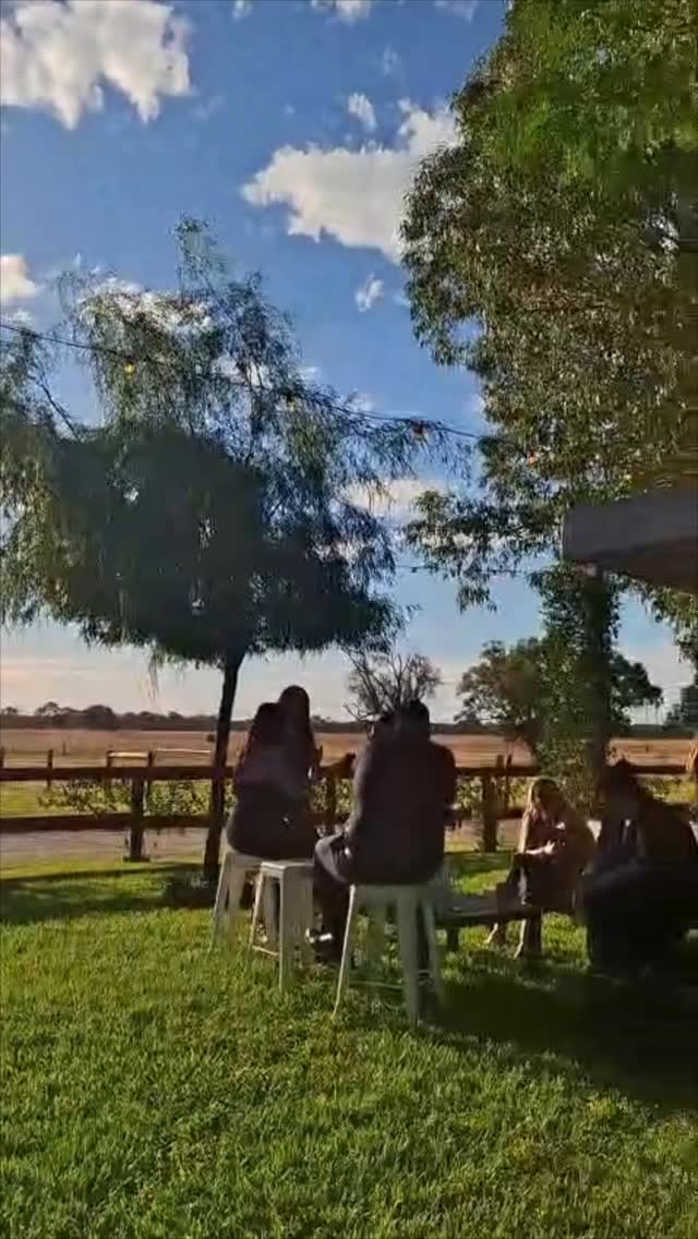 42°C heat… but honestly, no problem when you’re singing at a place as beautiful as @mardellameadows ☀️
Cocktail hour, golden light, guests celebrating love, and live music in the background — my favourite part of the day. 💍🎶
Congratulations Krystie & Cody and thank you so much for having me be part of your special day. 🤍✨