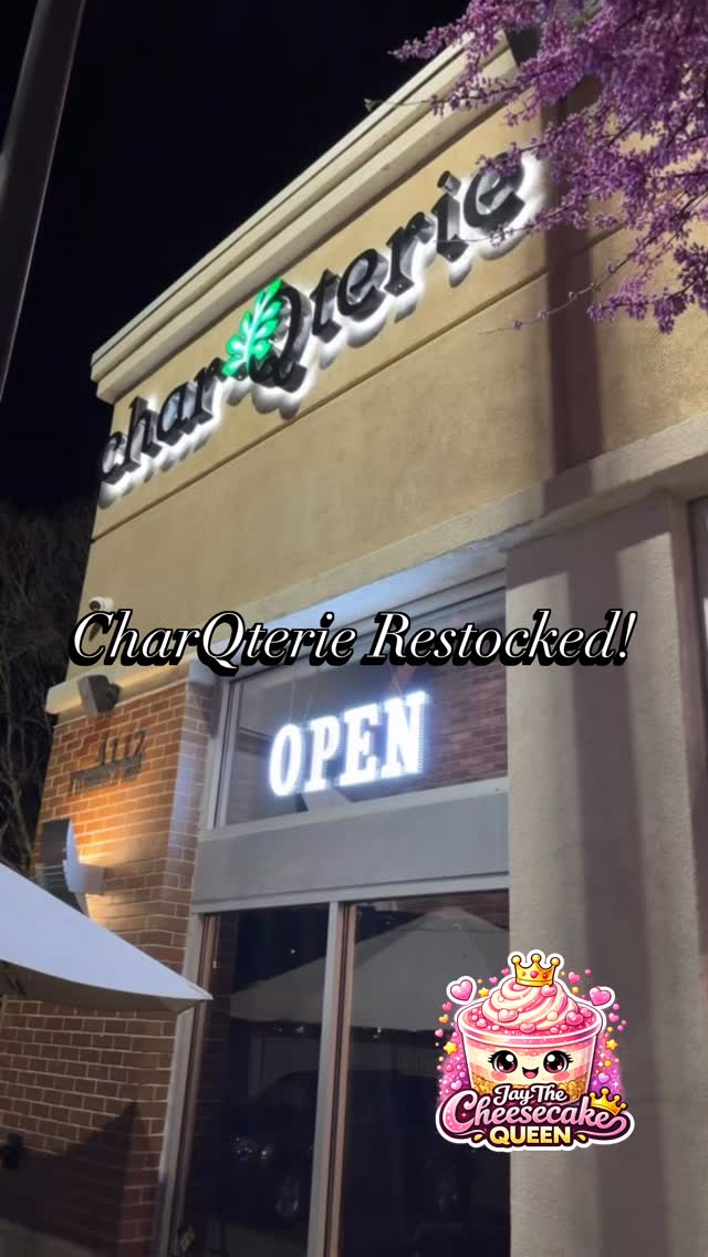 CharQterie is restocked with a few mini cheesecake shooter cups! 💗🥄✨
In stock (limited):
🍓 Strawberry Crunch
🍓🍍🥥 Strawberry Piña Colada
Small cups… BIG “lemme get one more” energy 😮💨😂 Grab them before they disappear!
#JayTheCheesecakeQueen #CharQterie #NatomasEats #CheesecakeShooters #SacramentoDesserts