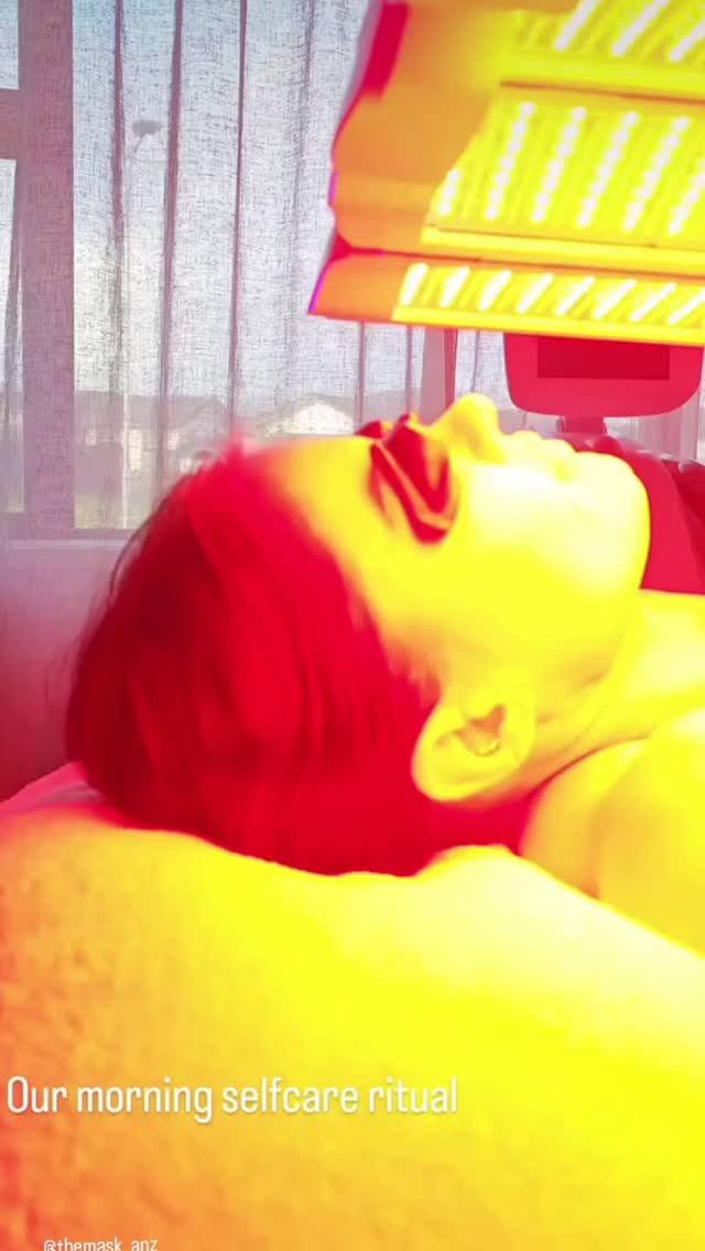Love a good LED treatment with my right hand man😆 Super relaxing and so many benefits.
When i have a million things to get done I put on @themask_anz so its multitasking at its finest🤙
#ledtreatment #dogsofinstagram #dogphotography #skingoals #skinhealth