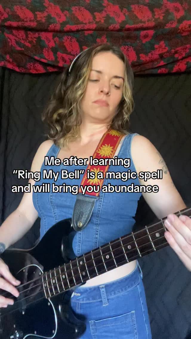 There’s a trend on TikTok right now of people dancing to this song so I thought I’d hop on bass 😉
Proof that songs are spells and the bass is a magic tool ✨
#femalebassist #disco #ringmybell #woowoo