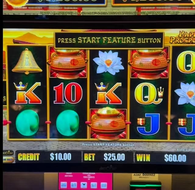 SMACK THAT BUTTON #casino #gambling #fyp #slot #bonus