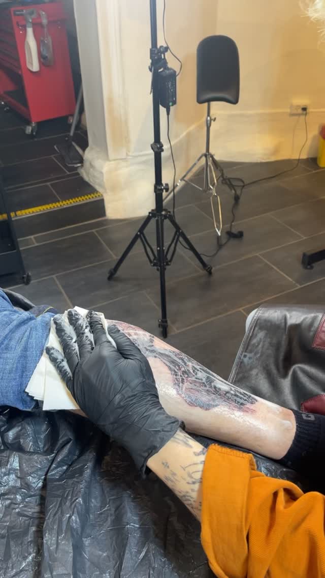 Tattoo - Day session - cover up
Day session done, cover up complete will uploaded before picture afterwards
Now is the time to book yours, either a new or a cover up I’m down for everything 🫶(depends😆)