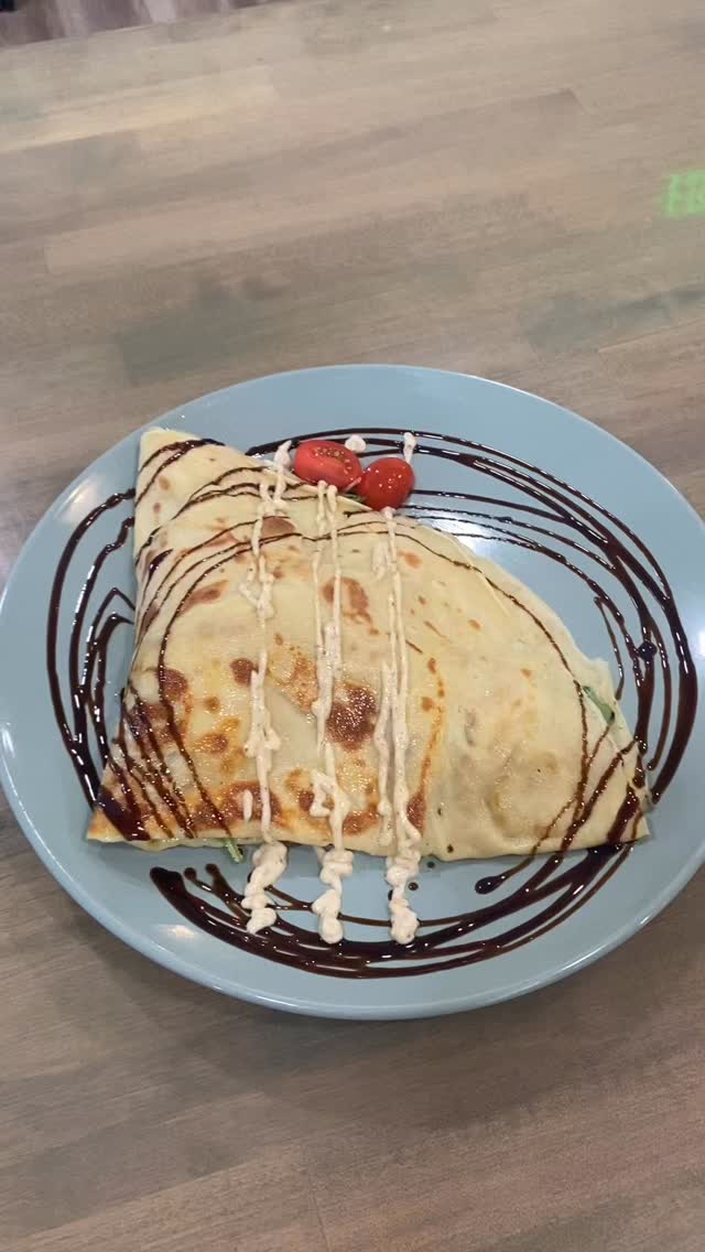 ✨ Midwest Meets Europe: The Copenhagen
🥓 If you haven’t tried this one yet, you must!
🍅 Our delicious vision of a classic BLT — wrapped in one of our delicate, made-to-order crêpes.
🥬 Fresh spinach, crispy bacon, juicy tomatoes, and our housemade aioli, finished with a touch of balsamic for the perfect balance of savory and bright.
❤️ Simple ingredients. Beautiful flavors.
And yes… it’s absolutely delicious.
💃🕺 Stop by Krave and enjoy it for breakfast, lunch, or dinner.
Your tastebuds will thank you! ✨
#WeLoveKrave #CrepeLove #SavoryCrepes #crepeoclock #BrunchGoals
