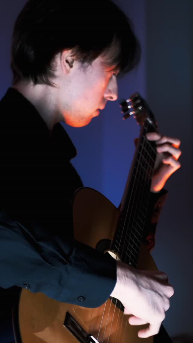 🎶 some shred from Giovanni. Extract from Eduardo Dadone's piece : Trittico (3rd movement) @edoardodadone . A very interesting and subtle piece, taylor made for Giovanni. From Giovanni's last concert for Kalia.
Next concert : @guy_hirschberger 3 March