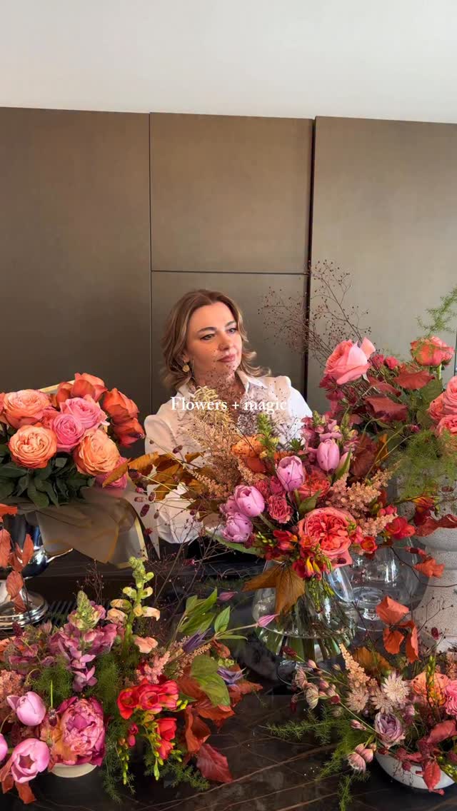 Before the celebration, there’s intention.
Before the table, there’s texture.
Before the bouquet, there’s story.
This is the unseen part (not always this pretty) where refined blooms are crafted with care and curated with soul.
California & Italy brides 2026/2027,
I’m now booking with very limited availability.
Let’s create something meaningful together.
🇮🇹 Prima della celebrazione, c’è l’intenzione.
Prima della tavola, c’è la texture.
Prima del bouquet, c’è una storia.
Questa è la parte invisibile, dove i fiori raffinati prendono forma con cura
e vengono curati con anima.
Spose 2026/2027 tra California e Italia,
le date sono limitate.
Creiamo qualcosa di davvero significativo insieme.
Production @victorcreazioni_