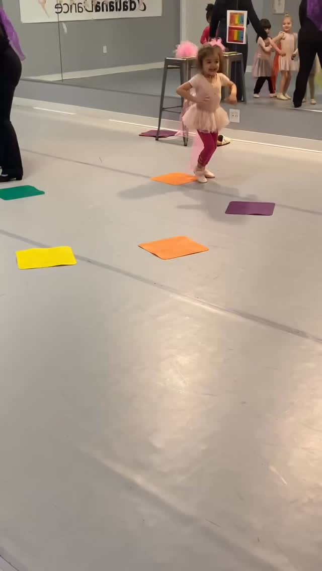 Cuties had the best time during class tonight 😍
#dancestudio #preschooldance #ballet #acro #dalianadance