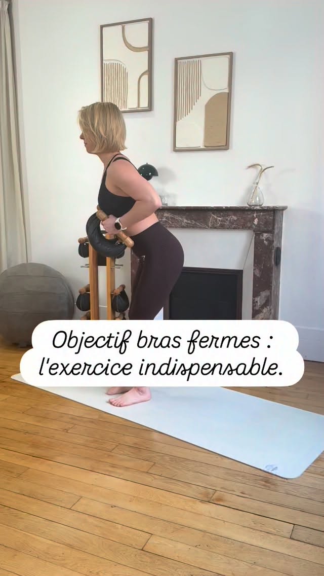 Les filles, si vous voulez vraiment tonifier l’arrière de vos bras (le triceps), cet exercice est VOTRE meilleur allié. On a souvent tendance à l’oublier, mais c’est lui qui donne ce galbe sculpté qu’on adore !
• Il se fait partout (à la maison ou en vacances ).
• Il raffermit la peau sous le bras rapidement si tu es régulière.
Mes 2 conseils pour bien le faire :
1️⃣ Garde tes coudes collés à la taille .
2️⃣ Contracte bien tes abdos pour ne pas cambrer le dos pendant le mouvement.
🔥 Enregistre ce Reel pour ta prochaine séance bras et dis-moi en commentaire : tu le fais déjà ou tu vas tester ? 👇