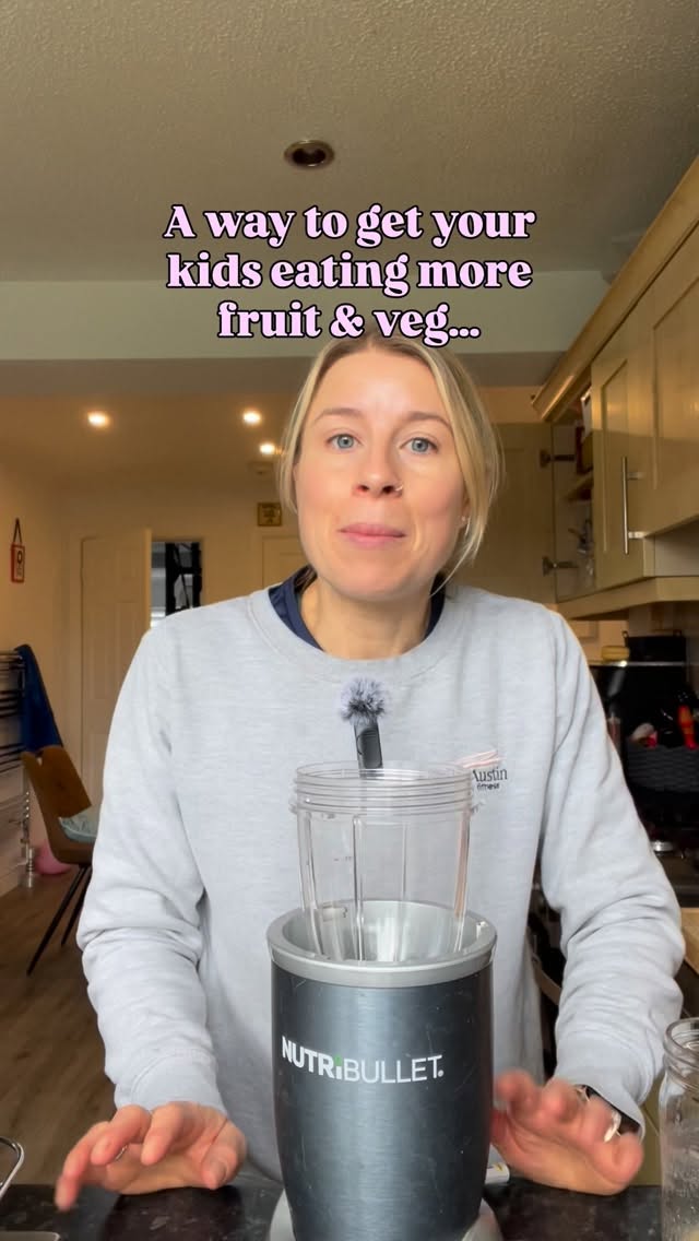 🍓More ideas below👇🏼
Here’s a quick and easy way to get a variety of vitamins, minerals and fibre to you and your family.
Great first thing in the morning when the little one(s) are hungry, or as a snack.
BUT
Help reduce a spike and crash in blood sugar levels (effecting energy, mood &concentration) by adding these things to your smoothies:
✨Flaxseeds
✨Milk
✨Oats
✨Nut butters
You can also add some veggies that contain less natural sugars (fructose). These have mild flavours, so keep the smoothie sweet:
🥕carrots
🥬Spinach
🥑Avocado
Do you have a favourite smoothie?
Em x
#familysmoothies #healthyfamilymeals