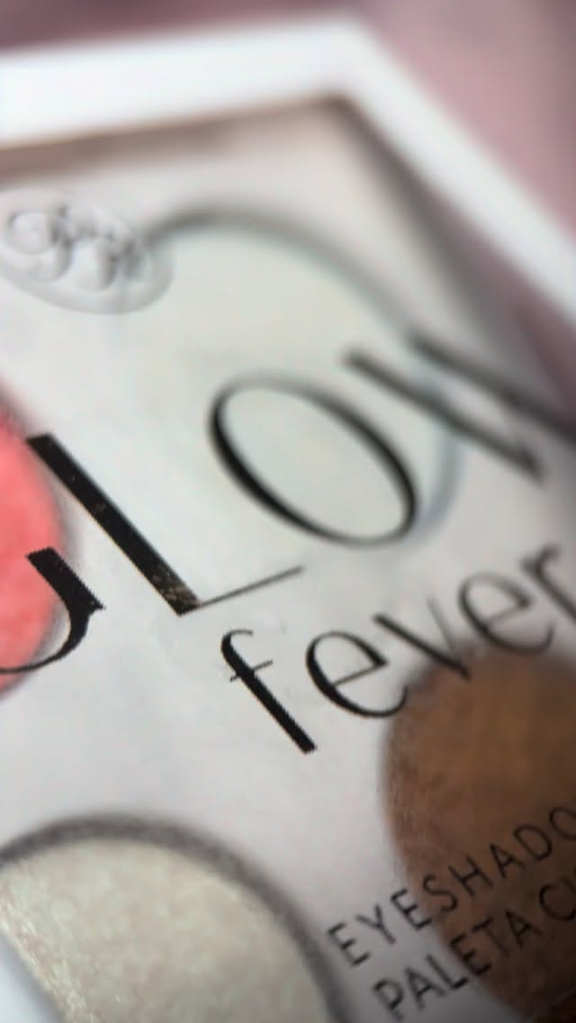 Glow Fever Palette ✨
A palette with 4 shimmering eyeshadows, perfect for any occasion 😍
Soft glow or bold glam — shine your way 💫 #indiemakeup #thepastelroses #makeup