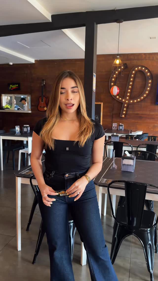 🔥🍔 En Buffeta premiamos a los que siempre vuelven… 🍟✨
Presentamos nuestra Tarjeta de Cliente Frecuente 🖤
Porque si ya sabes que vas a venir una y otra vez… que cada visita te acerque a los $10 palitos🙌🔥
✔️ Acumula tus compras
✔️ Gana beneficios exclusivos
✔️ Disfruta más por ser parte de la familia Buffeta
Aquí no solo comes brutal… también ganas. 😎
Pregunta por la tuya en caja y empieza a sumar desde hoy. 💳🍔
#Buffeta #ClienteFrecuente #ComeYGana #FoodLovers #PanamaFood