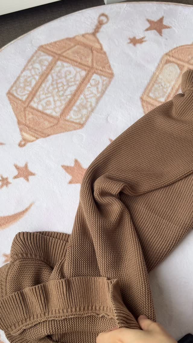 So many of you are into the brown ruffle ends!! 🧸🐻
•
•
•
#babyblanket #customblanket #custombabygift #arabicname #personalisedgifts