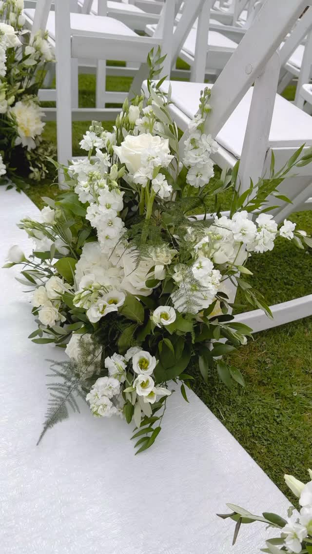 One of our favourites. ❤️ classic whites & greens - What’s your favourite wedding colours? #weddingflowers #essexflorist #weddinginspiration #floraldesign #weddingflorals