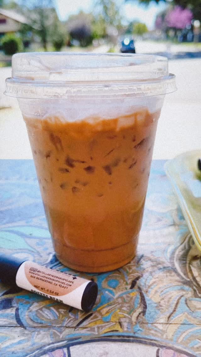 Coffee at @oliveavemarket 💚 featuring my Coffee Bean Tallow Lip Balm that is loved by many coffee lovers!!
When I can’t choose between tea and coffee, i simply have a ✨dirty chai✨