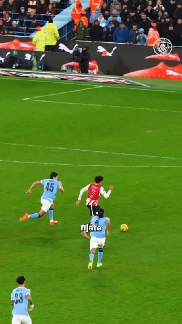 ❌No gana el más fuerte.
❌No gana el más rápido.
Gana el que aplica la fuerza en el momento exacto 💥
Acelera. Apoya. Transfiere desde el suelo hasta el hombro.
Eso es fútbol real. Eso es dominar tu cuerpo.
La fuerza sin control no sirve 🚫
Entrena para competir, no para aparentar.
🔥 Si quieres un plan para ganar fuerza de verdad escríbeme PLAN y me pongo en contacto contigo.
#trainelite #metodo90+ #preparacionpro #futbolista #rendimientoreal