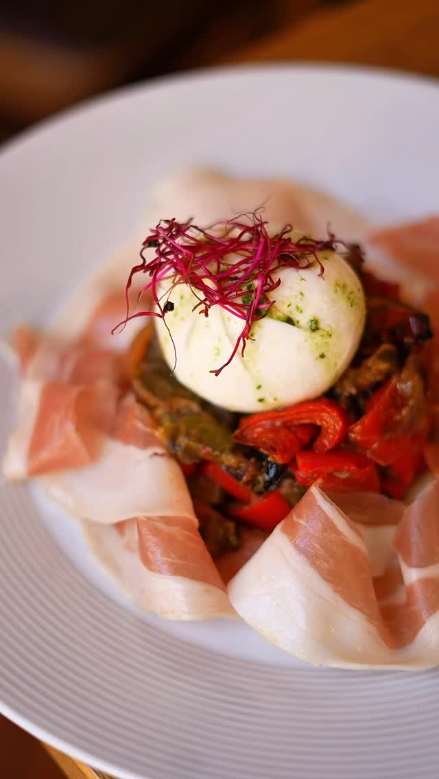 Lore Malá Strana – Italian Elegance in the Heart of Prague
Lore Malá Strana brings authentic Italian cuisine to one of Prague’s most charming districts. We cook with fresh, high-quality ingredients and traditional recipes, focusing on flavor, detail, and true Italian hospitality.
Homemade pasta, fresh seafood, premium meats, light salads, and desserts crafted with passion. Every plate tells a story of Italy.
Whether you’re stopping by for a relaxed dinner, a lunch after exploring Malá Strana, or an evening with friends, Lore is a place you’ll want to return to.
Experience the true taste of Italy.