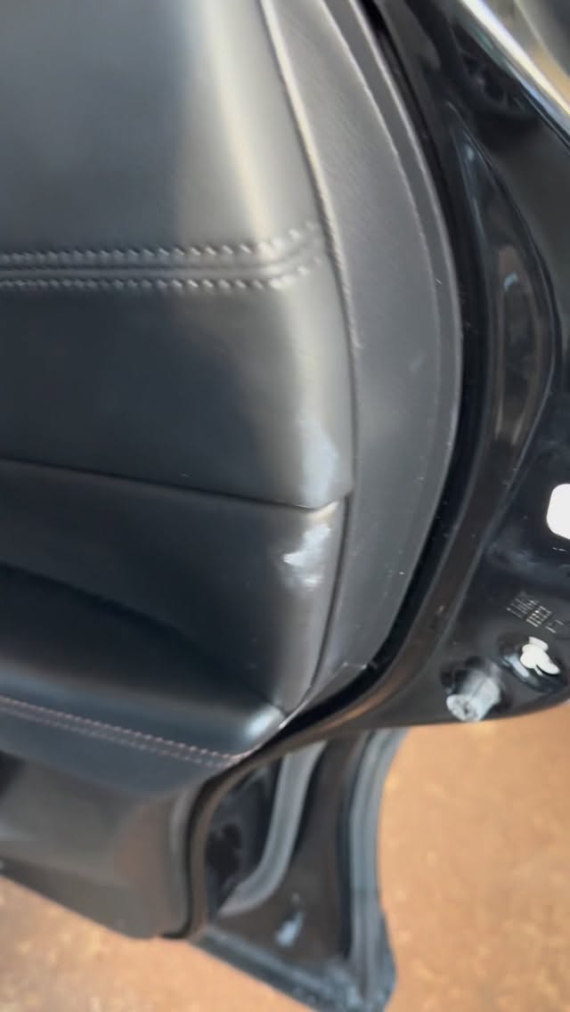 If you’re a painter and you haven’t checked out @prettyboyproducts do yourself a favor and give it a shot. You won’t be disappointed. Great for cleaning paint messes, brushes, rollers, sprayers, windows, anything you can think of. Not only that, but it’s made by Brian Cooney, aka Uncle Brian, who is just an awesome guy who has put his heart into his product and helping painters everywhere. Check out his page and give him a follow, try his soap, and see the difference it makes for yourself! I’ve honestly never had softer brushes and rollers since I started using it. 🧼 ✨ Thank you Pretty Boy!