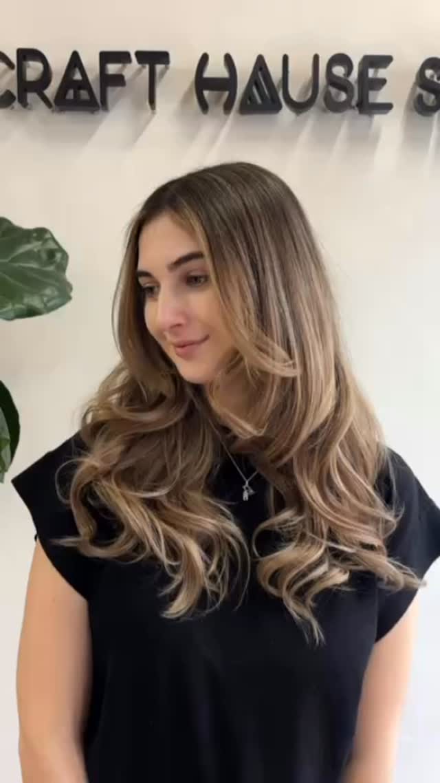 ➕ Blonde done intentionally hits different.
This blonde transformation focused on brightness through the mid-lengths while preserving hair integrity.
Blonde is not just lifting lighter. It’s tone control, depth placement, and protecting the canvas.
Service focus:
• Blonde refresh
• Gloss toning
• Customized brightness placement
If you’re searching for a blonde specialist in Monmouth County NJ, this is your reminder that healthy blonde > over-processed blonde.
Are you maintaining your blonde properly between visits?
Hair by @hairbyisabellep
#CraftHouseSalon #AtlanticHighlandsNJ #BlondeSpecialistNJ #HealthyBlonde #MonmouthCountyHair NJBlonde