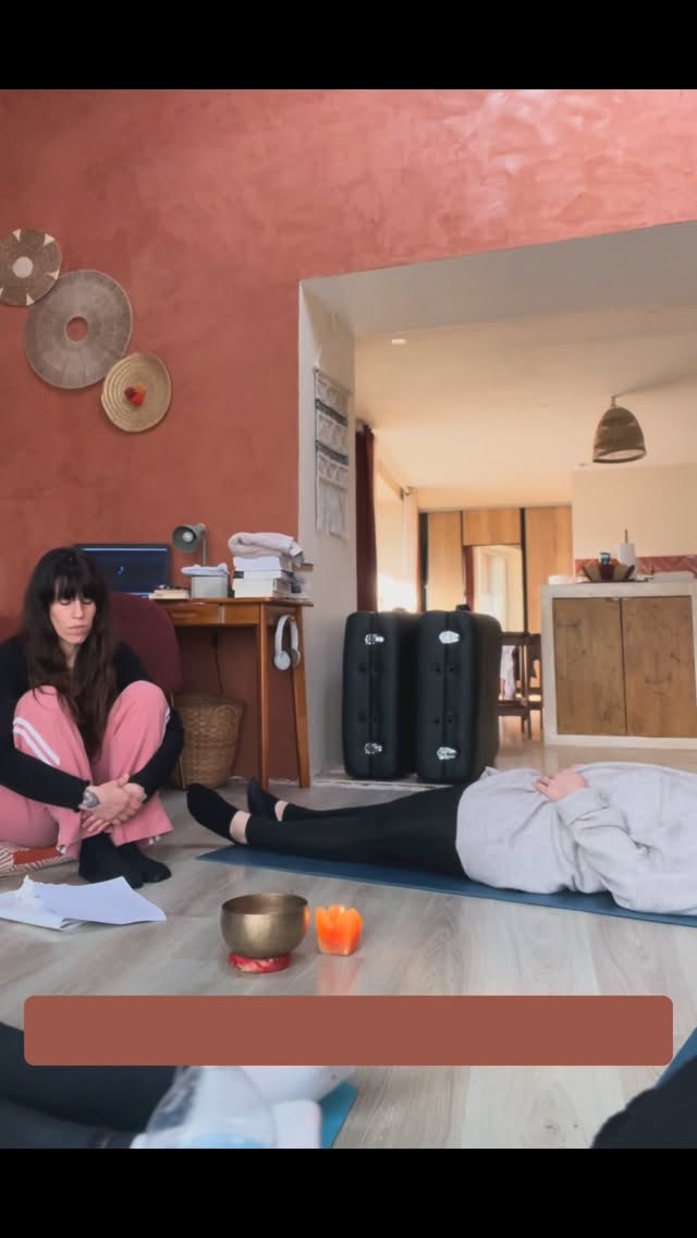 Extrait de la formation : Thérapeute Holistique - Méthode créée par Annaïk Viallet.
Clôture du cercle après une semaine de travail intensif, autour de supports pédagogiques, d’exercices, d’introspection guidée et d’expérimentation à travers le massage énergétique et intuitif.
Chacun repart avec un bagage et des outils thérapeutiques fort pour pouvoir accompagner leur client vers leur propre transformation.
#massage #holistique #energie #formation #formationsanté