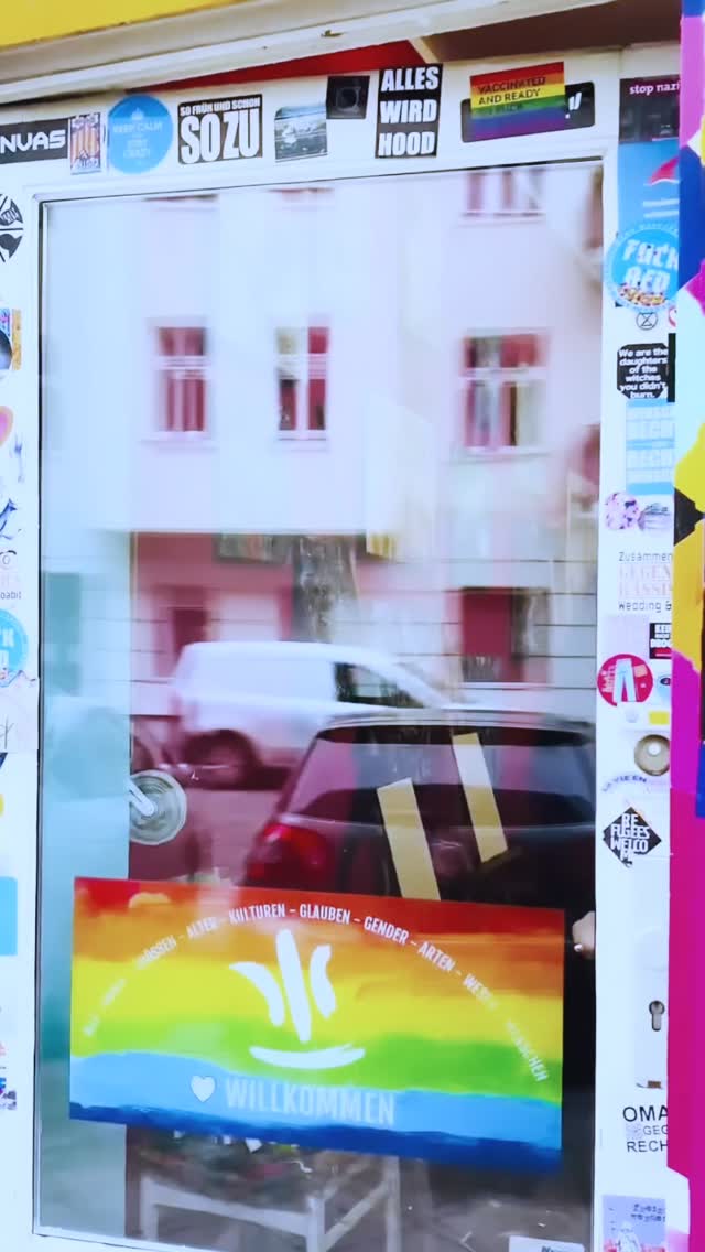 🌸✨ Blumen, Beats & Birthday-Vibes ✨🌸
Du hast ein Motto – wir machen die Party draus.
Ob Flower-Power, Pastelltraum oder kunterbuntes Fantasie-Universum:
Wir gestalten Motto-Partys ganz nach euren Wünschen und erfüllen (fast) jeden Partytraum. 💫
Mit liebevoller Deko, kreativen Details, Snacks, Süßigkeiten und erfrischenden Drinks ist alles am Start, was es für eine richtig gute Feier braucht.
Ihr bringt die Gäste – wir den Zauber. 🌷🎉
#mottoparty #geburtstag #kreativfeiern #berlinwedding #partyspaß