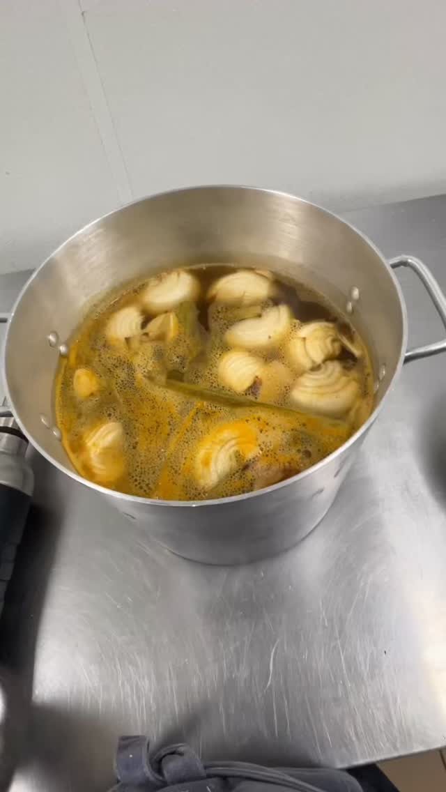 🔥 ROAST → BLEND → FLAVOR 🔥
These vegetables went into the oven for 45 minutes until deep roasted and caramelized — then straight into vegetable stock and blended smooth to pull every bit of flavor out of them.
The color? All natural.❤️ Deep red from roasted beets.🥕 Carrots from @blackberry_moon_produce bringing sweetness and balance.🥣 Slow roasting + pureeing = a soup that tastes bigger than the ingredient list.
Simple technique. Huge payoff. Get yours Saturday.
📍 @joplinempiremarket | 10–2
💜 Made by hand. Bottled with attitude. Powered by farms.