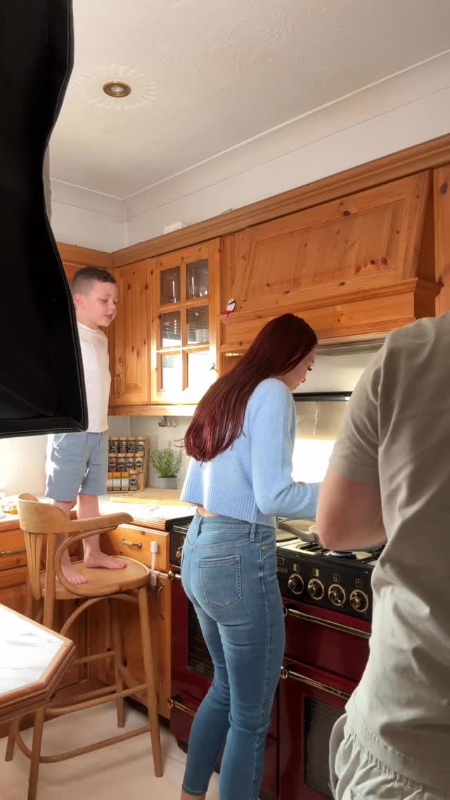 BTS of my cookbook... 👀
48% uploaded… but this book is 100% my real life.
Behind every healthy family meal is
✔ Kids climbing on chairs
✔ Food getting cold
✔ Me still hitting my protein
This cookbook is for the parent who wants to be lean, strong, AND present.
No separate meals.
No boring diet food.
No unrealistic Pinterest life.
Lean & Strong Family Kitchen launches soon.
Drop a 🔥 if you want first access.
#cookbook #familymeals #leanandstrong #calorieseficit #motherhoodthroughig