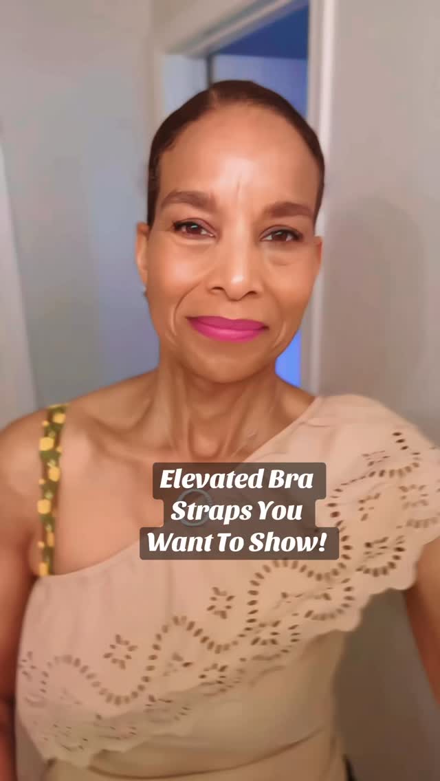 When the bra straps join the outfit… I’m feeling good.
#brastraps
#fashion
#straplessbra
#offtheshoulder