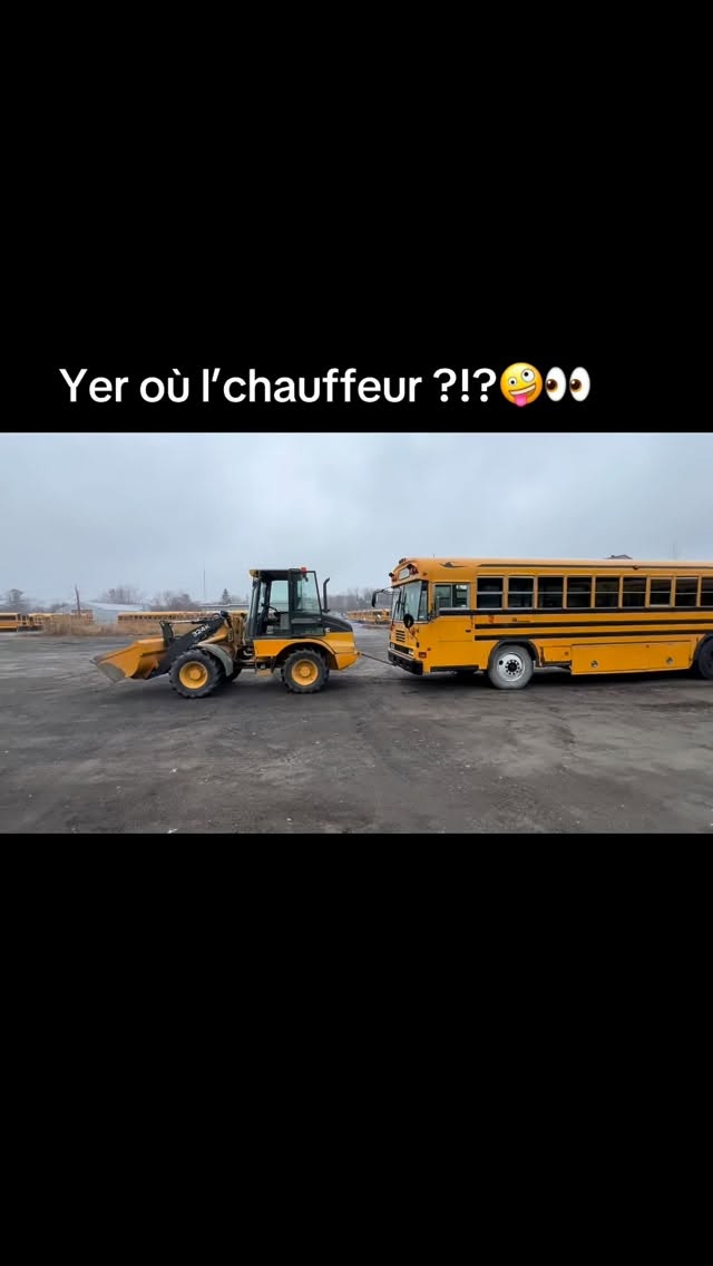Le genre de job qu’on fait en hiver 🚜⛓️🚌 #tracteurs #autobus #camion #chauffeurdebus #outdoorjobs