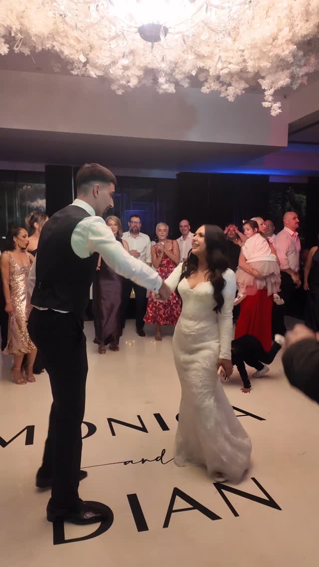 Ever met someone who’s into Nate Dogg like the groom? 😅🙌
Venue @lakesideevents
Day of Content Creator @ascontentcreations
Decor @partyglam_co @mhevents.melbourne @abra.events_